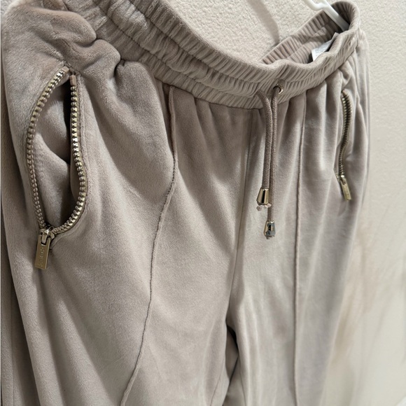 Guess Women's velour tracksuit - Picture 7 of 7